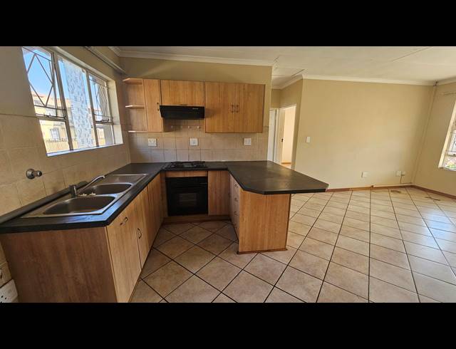 2 BEDROOM APARTMENT FOR SALE IN WITPOORTJIE AH